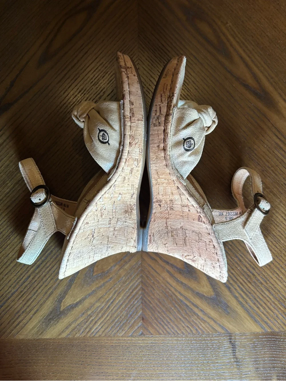 Born Metallic Gold Leather Cork Wedge Sandals Knotted Women’s 6.5